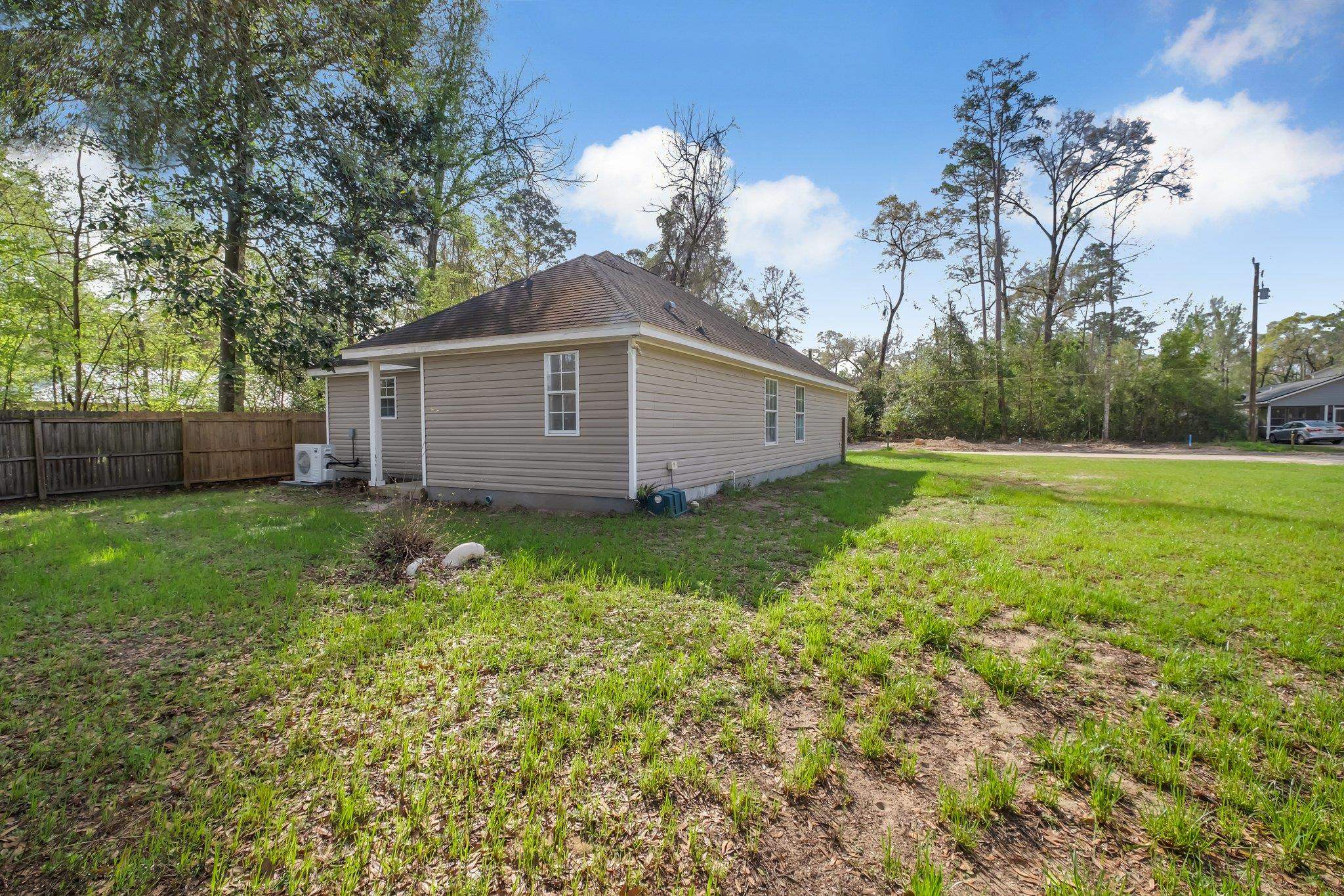 20 Comanche Trail,CRAWFORDVILLE,Florida 32327,3 Bedrooms Bedrooms,2 BathroomsBathrooms,Detached single family,20 Comanche Trail,369618