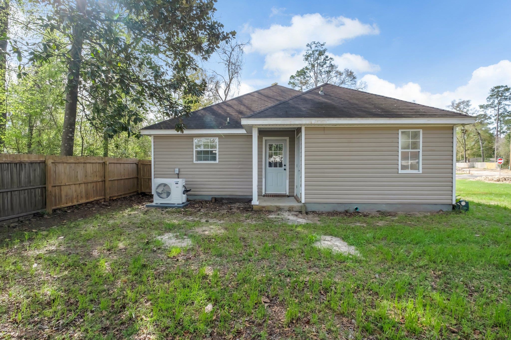 20 Comanche Trail,CRAWFORDVILLE,Florida 32327,3 Bedrooms Bedrooms,2 BathroomsBathrooms,Detached single family,20 Comanche Trail,369618