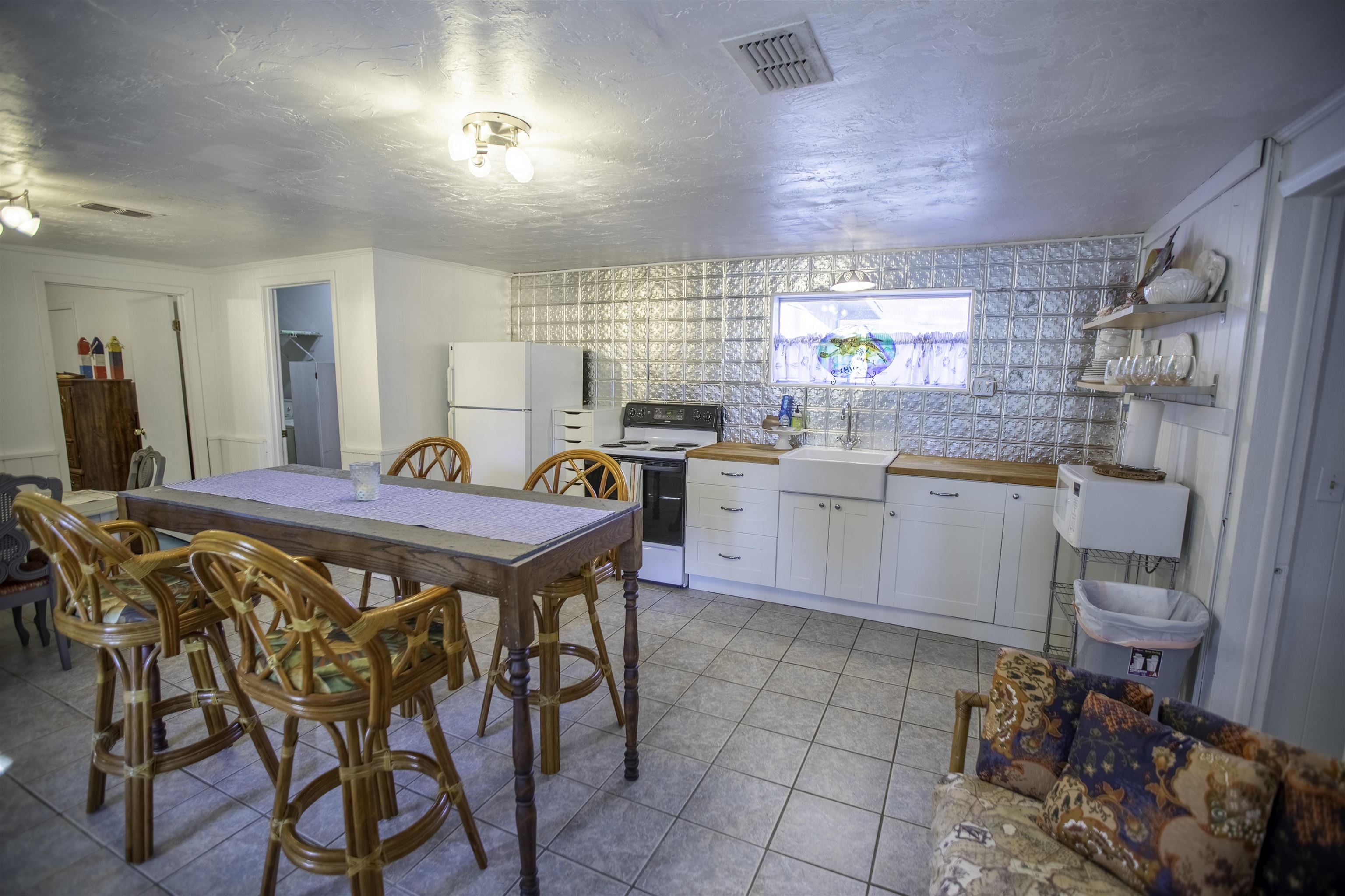 208 SE Eleventh Street,STEINHATCHEE,Florida 32359,2 Bedrooms Bedrooms,2 BathroomsBathrooms,Detached single family,208 SE Eleventh Street,368713