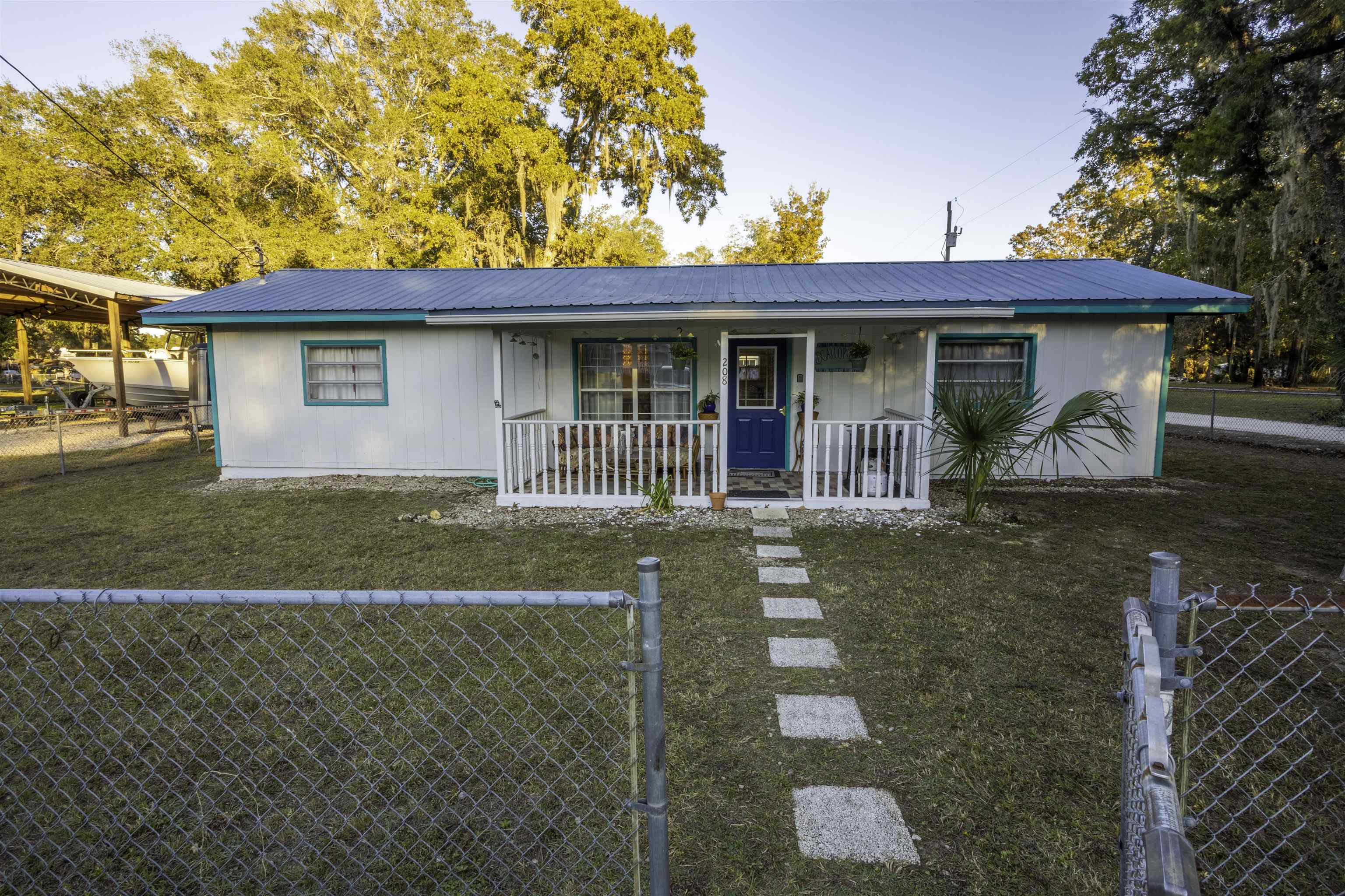 208 SE Eleventh Street,STEINHATCHEE,Florida 32359,2 Bedrooms Bedrooms,2 BathroomsBathrooms,Detached single family,208 SE Eleventh Street,368713