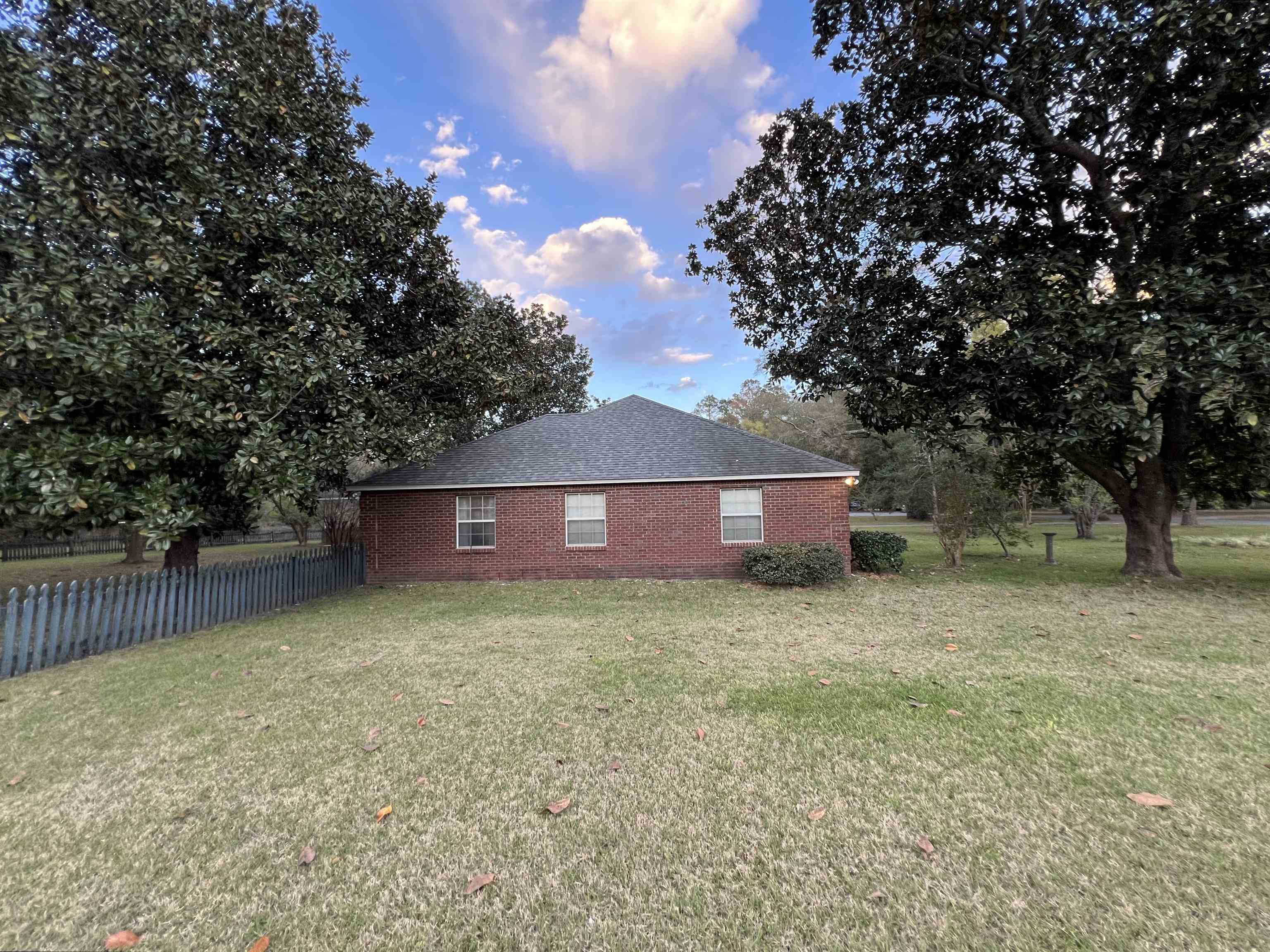 1949 VINELAND DR,TALLAHASSEE,Florida 32317-7920,3 Bedrooms Bedrooms,2 BathroomsBathrooms,Detached single family,1949 VINELAND DR,369763