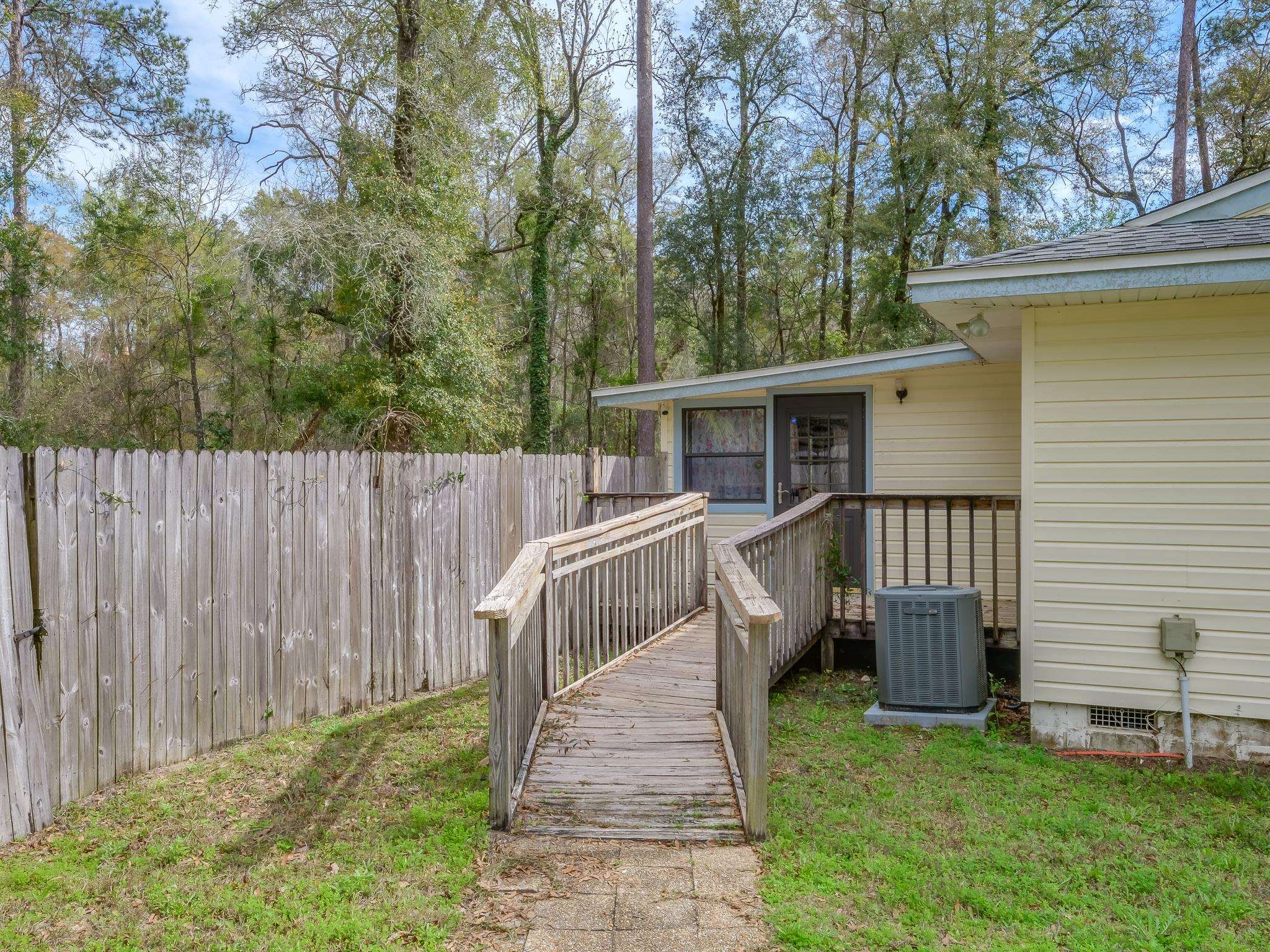 71 Oak Street,CRAWFORDVILLE,Florida 32327,3 Bedrooms Bedrooms,2 BathroomsBathrooms,Detached single family,71 Oak Street,369438