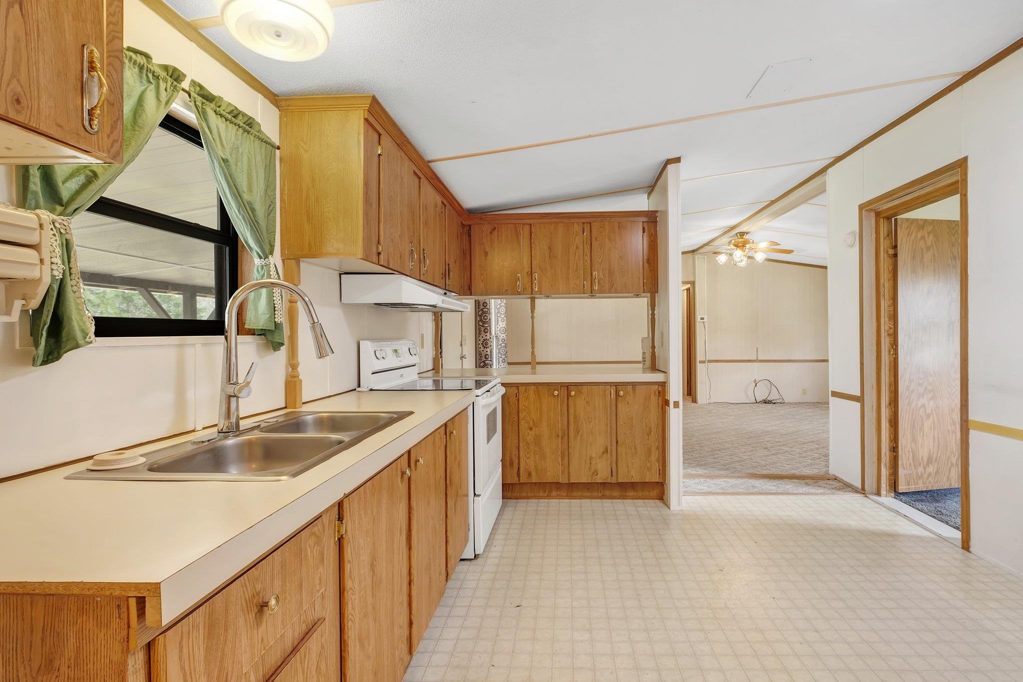 6929 Singletary Street,Grand Ridge,Florida 32442,3 Bedrooms Bedrooms,2 BathroomsBathrooms,Manuf/mobile home,6929 Singletary Street,369479