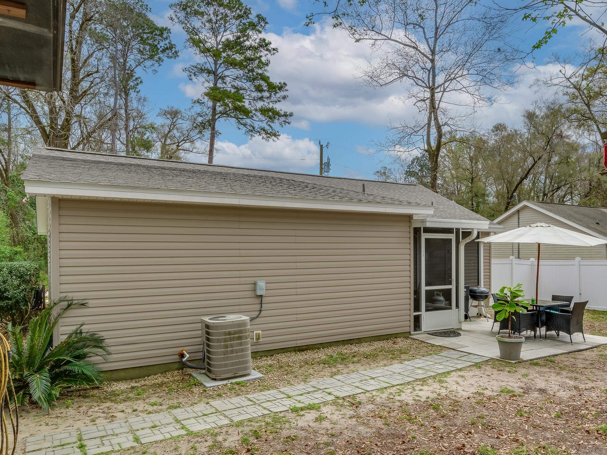 62 J R Milton Road,CRAWFORDVILLE,Florida 32327,3 Bedrooms Bedrooms,2 BathroomsBathrooms,Detached single family,62 J R Milton Road,369504