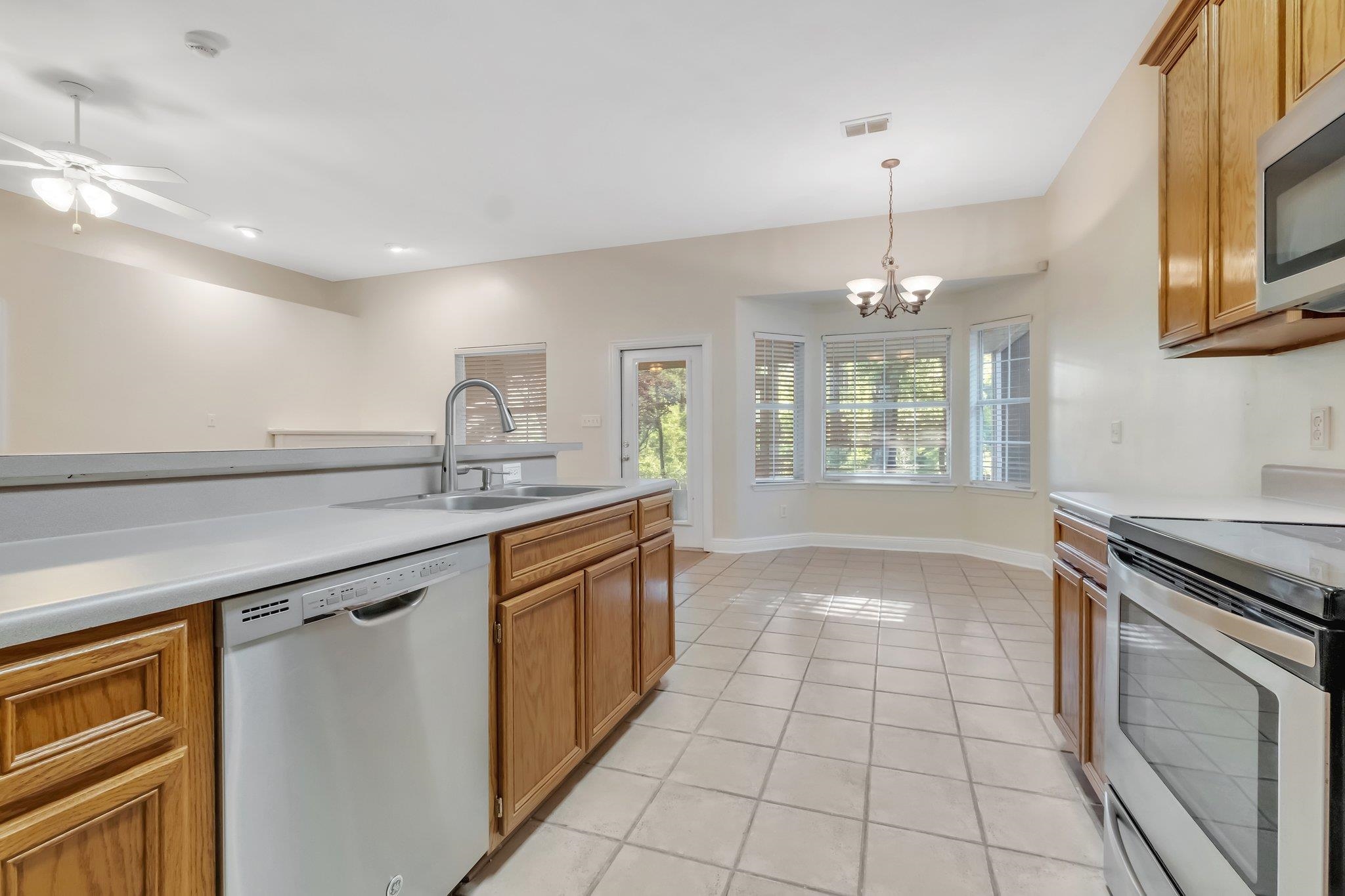1043 Park View Drive,TALLAHASSEE,Florida 32311,3 Bedrooms Bedrooms,2 BathroomsBathrooms,Detached single family,1043 Park View Drive,370305